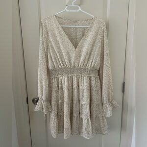 Honey Women’s Cream Floral V-Neck Tiered Dress